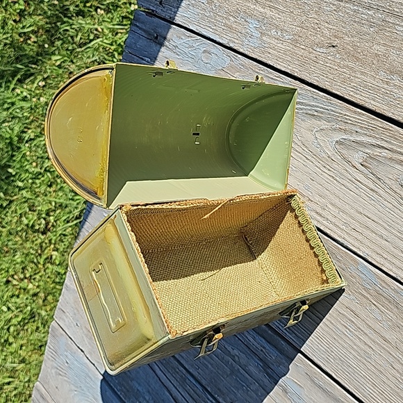 VINTAGE Victory Dome Top Lunchbox - Picture 8 of 12